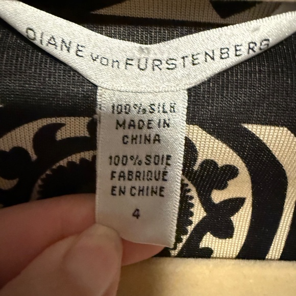 Vintage Diane Von Furstenberg 100% Silk Black Print Wrap Dress Size 4 - Picture 9 of 10
